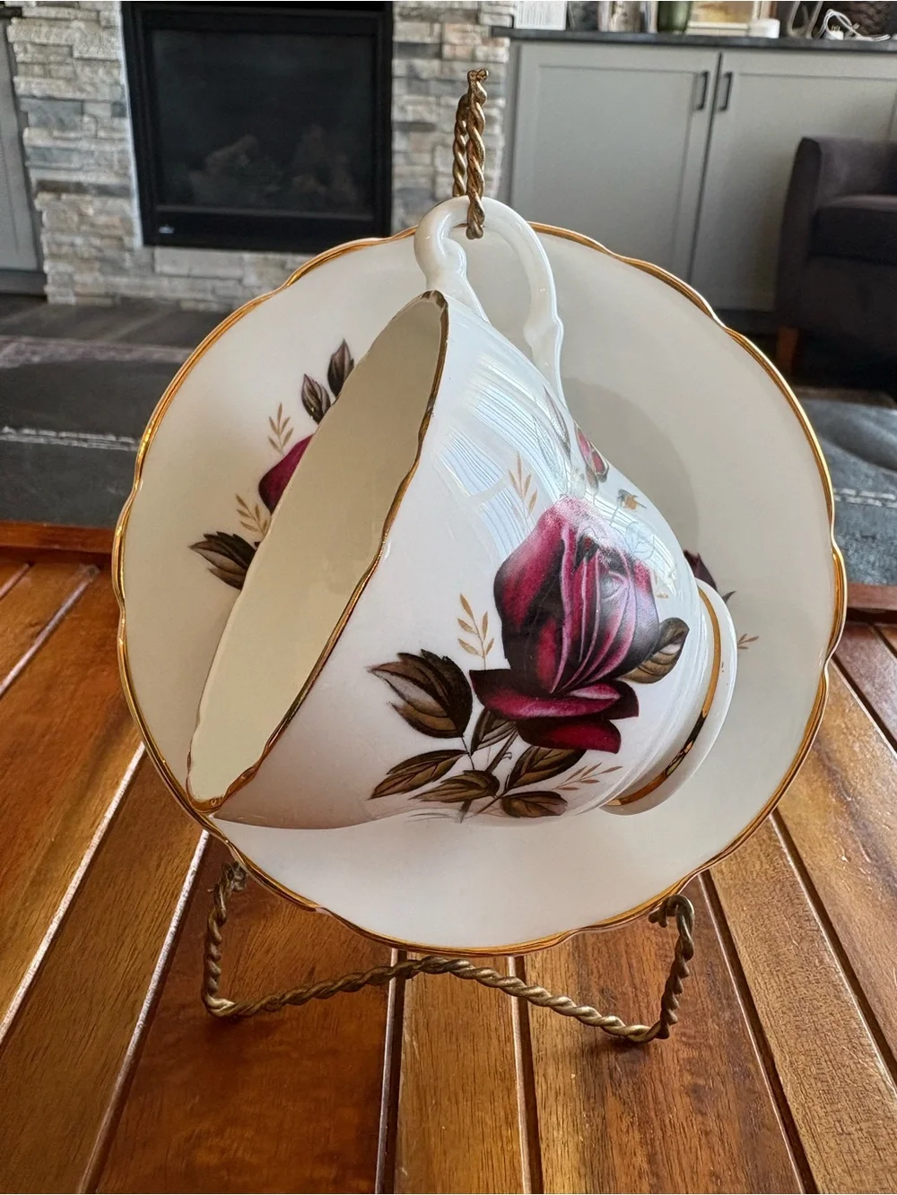 Vtg Consort Fine Bone China Teacup Saucer England Roses Gold Gilt w Gold Stand